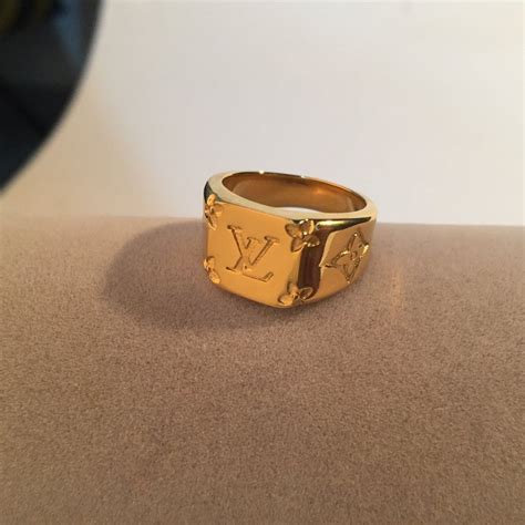 louis vuitton ring size chart|louis vuitton signet ring.